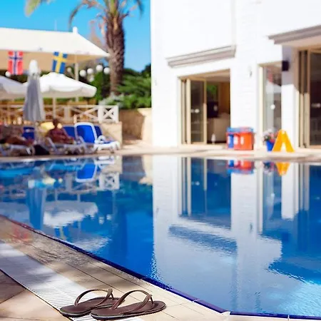 Adora Hotel 3*