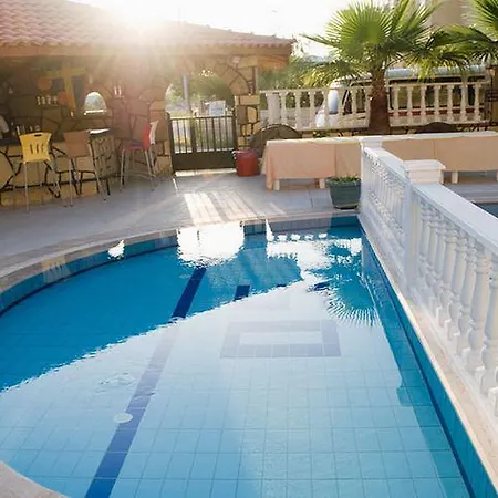 Adora Hotell Side