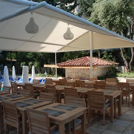 Adora Hotell Side