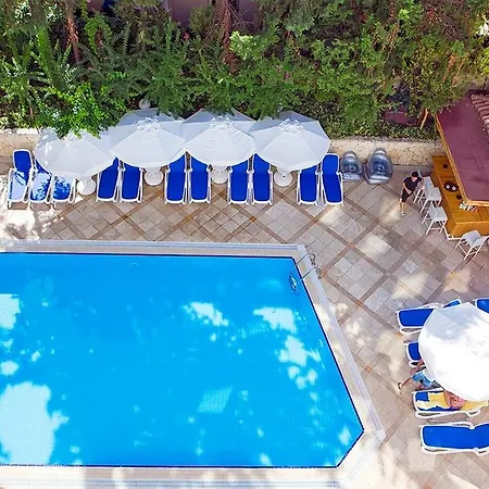 Adora Hotell