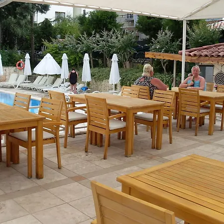 Hotell Adora 3*