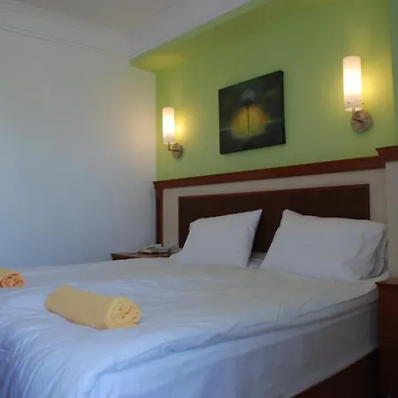Adora Hotell 3*