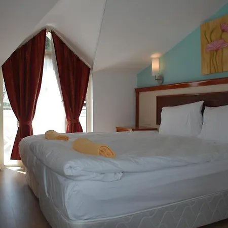 Hotell Adora 3*