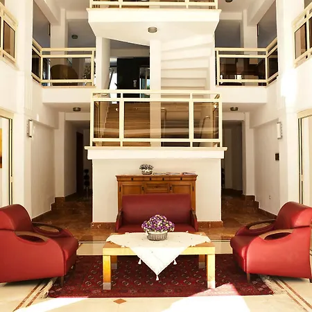 Hotell Adora 3*