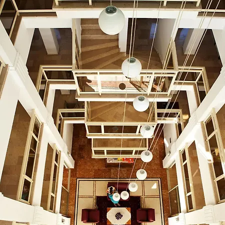 Adora Hotell Side