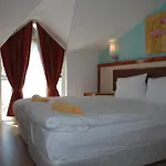Отель Adora 3*