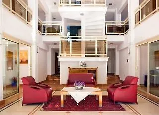 Hotel Adora