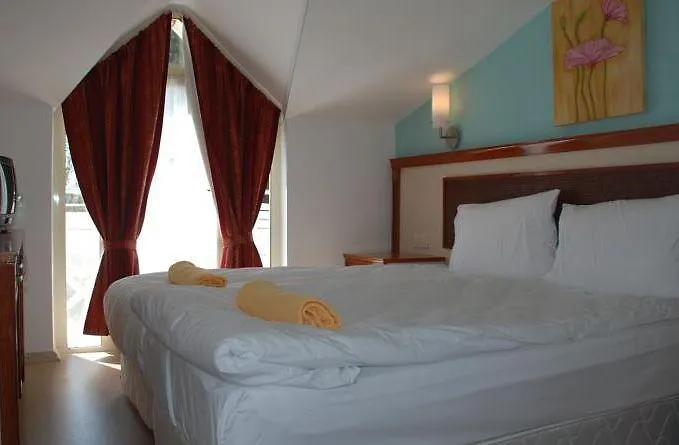 Adora Hotel 3*