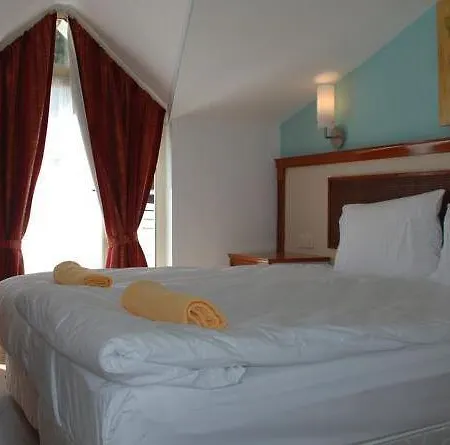 Adora Hotel 3*