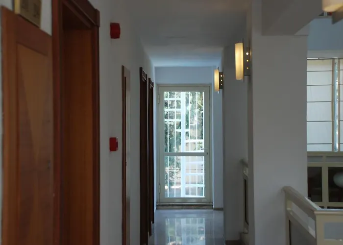 Adora מלון סייד