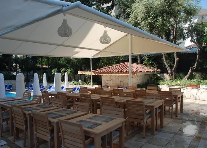 Adora מלון סייד